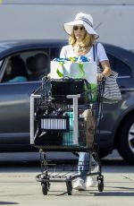 LORI LOUGHLIN Shopping Wines in Los Angeles 09/12/2019