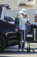 LORI LOUGHLIN Shopping Wines in Los Angeles 09/12/2019