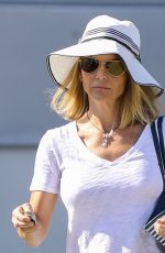 LORI LOUGHLIN Shopping Wines in Los Angeles 09/12/2019