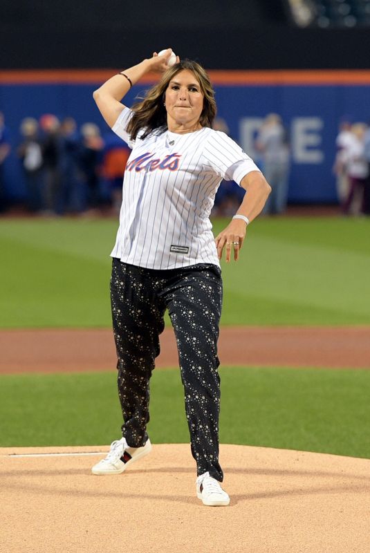 MARISKA HARGITAY Throws Out First Pitch of LA Dodgers vs NY Mmets Game in New York 09/13/2019