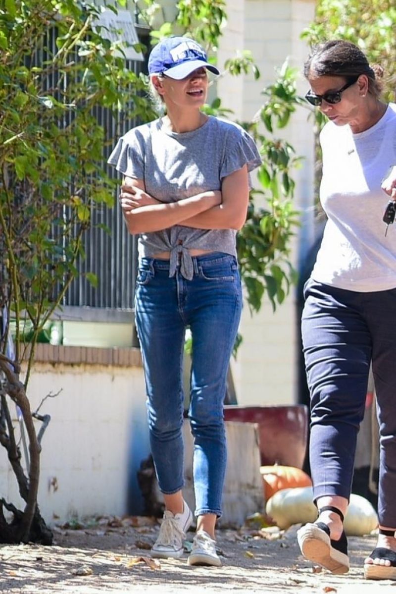 Mila Kunis Show New Blonde Hair Out In Los Angeles 09 23 2019