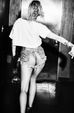 MILEY CYRUS - Ellen Von Unwerth
