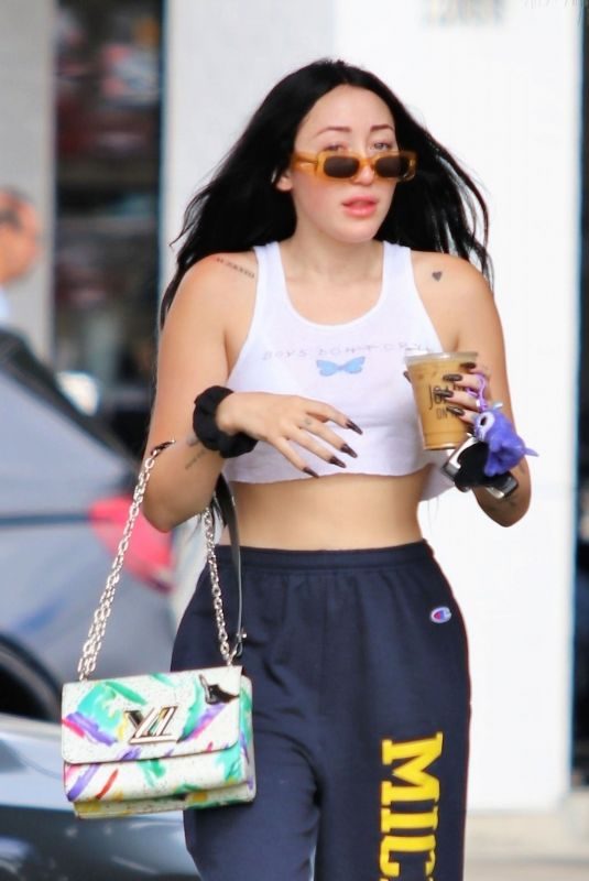 NOAH CYRUS Out for Lunch at Joan’s on Third in Studio City 09/28/2019
