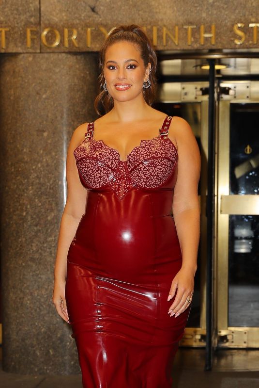 Pregnant ASHLEY GRAHAM Leaves Rainbow Room in New York 09/05/2019