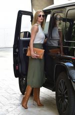 ROSIE HUNTINGTON-WHITELEY Arrives at Office in Beverly Hills 09/11/2019