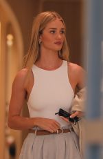 ROSIE HUNTINGTON-WHITELEY Shopping at Bottega Veneta in Beverly Hills 09/13/2019