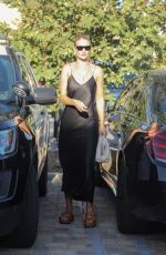 ROSIE HUNTINGTON-WHITELEY Shopping at Whole Foods in Malibu 08/31/2019