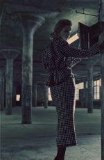 SASHA LUSS in Harper