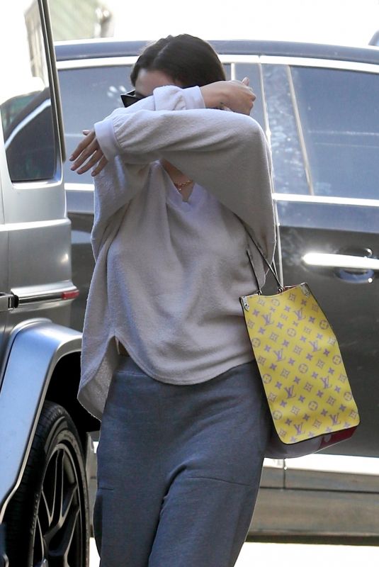 SELENA GOMEZ Arrives at Nine Zero One Hair Salon in West Hollywood 09/25/2019