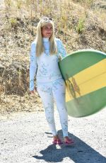 tori spelling on her way to a surf lesson in malibu 17.09.2019 x23 | hqcelebcorner