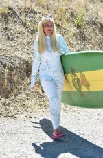 tori spelling on her way to a surf lesson in malibu 17.09.2019 x23 | hqcelebcorner