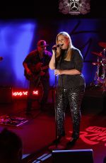 TRISHA YEARWODD Performs at Jimmy Kimmel Live 09/09/2019
