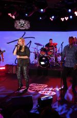 TRISHA YEARWODD Performs at Jimmy Kimmel Live 09/09/2019