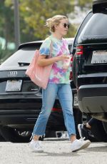 uREESE WITHERSPOON and AVA PHILLIPPA Out for Breakfast at Sunlife Organics in Malibu 09/22/2019