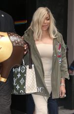 WENDI WILLIAMS Out Shopping in New York 09/18/2019