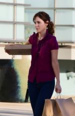 ZOOEY DEUTCH Picks Up Dinner in Manhattan Beach 09/14/2019