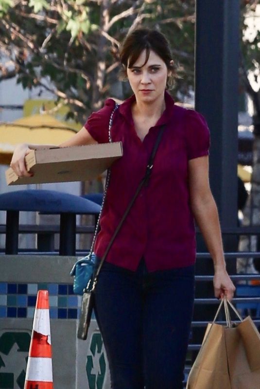 ZOOEY DEUTCH Picks Up Dinner in Manhattan Beach 09/14/2019
