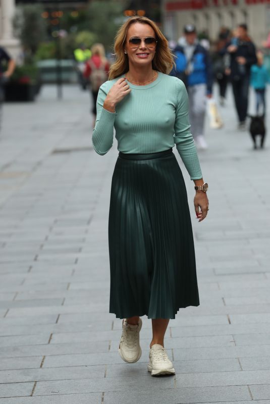 AMANDA HOLDEN Leaves Heart Radio Show 10/03/2019