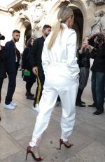 ELLIE GOULDING at Stella McCartney Show at Paris Fashion Week 09/30/2019