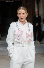 ELLIE GOULDING at Stella McCartney Show at Paris Fashion Week 09/30/2019