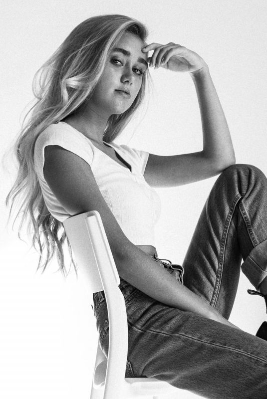 EMILY SKINNER on the Set of a Photoshoot, 2019