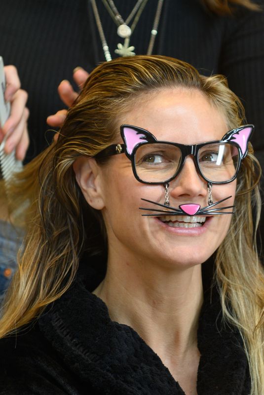 HEIDI KLUM Costume Unfold on Amazon Display Window Live Begins in New York 10/31/2019