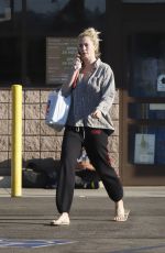 IRELAND BLADWIN Shopping at Whole Foods in Los Angeles 10/06/2019