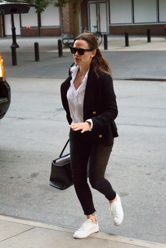JENNIFER GARNER Arrives at Her Hotel in New York 10/23/2019