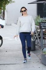JENNIFER GARNER at Blue Bottle Cafe in Brentwood 10/30/2019