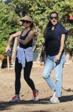 JENNIFER GARNER Checks Out Her Real Estate Investment Properties in Brentwood 10/17/2019