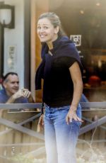 JENNIFER GARNER Checks Out Her Real Estate Investment Properties in Brentwood 10/17/2019