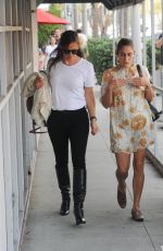 JENNIFER GARNER Out for Lunch at Croft Alley in Beverly Hills 10/16/2019