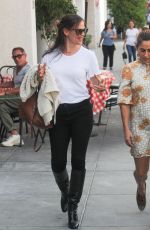 JENNIFER GARNER Out for Lunch at Croft Alley in Beverly Hills 10/16/2019