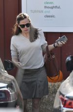 JENNIFER GARNER Shopping at Brentwood Country Mart in Los Angeles 10/10/2019