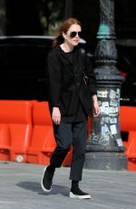 JULIANNE MOORE Heading to Yoga Class in New York 10/04/2019