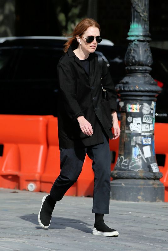 JULIANNE MOORE Heading to Yoga Class in New York 10/04/2019