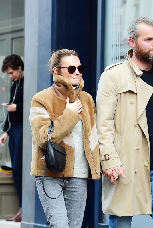 KARA TOINTON and Dr Marius Jansen Out for Lunch in Notting Hill 10/17/2019