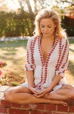 KATE HUDSON - Pretty Happy: Healthy Ways to Love Your Body, February 2016