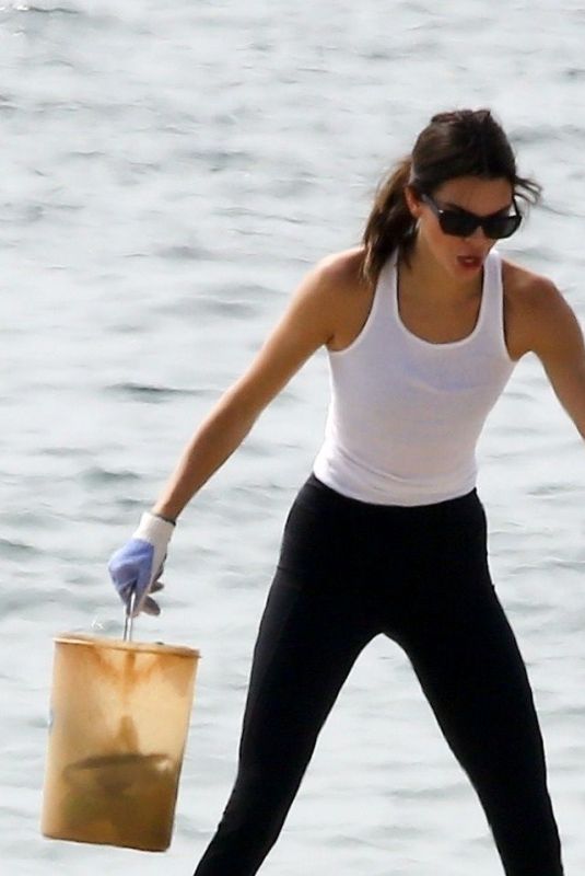 KENDALL JENNER at Heal the Bay Clean Up Beaches in Malibu 10/09/2019
