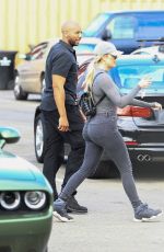 KHLOE KARDASHIAN Leaves Kanye West