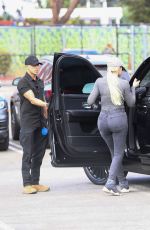 KHLOE KARDASHIAN Leaves Kanye West