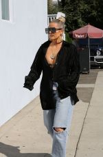 KHLOE KARDASHIAN Out for Lunch at Stanley