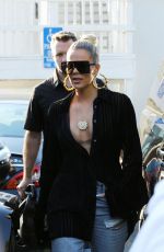 KHLOE KARDASHIAN Out for Lunch at Stanley