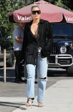 KHLOE KARDASHIAN Out for Lunch at Stanley