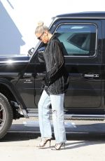 KHLOE KARDASHIAN Out for Lunch at Stanley