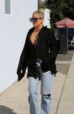 KHLOE KARDASHIAN Out for Lunch at Stanley