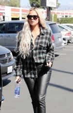 KHLOE KARDASHIAN Shopping at Aldicks Christmas in Van Nuys 10/11/2019