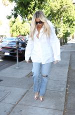 KHLOE KARDASHIAN Shopping at Juvenile Shop Baby Store in Sherman Oaks 10/03/2019