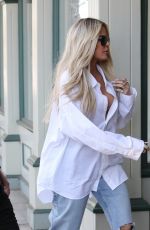 KHLOE KARDASHIAN Shopping at Juvenile Shop Baby Store in Sherman Oaks 10/03/2019