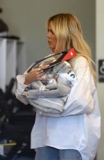 KHLOE KARDASHIAN Shopping at Juvenile Shop Baby Store in Sherman Oaks 10/03/2019